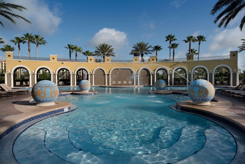 Hilton Grand Vacations Club Tuscany Village Orlando — Swimming pool in Orlando, Florida