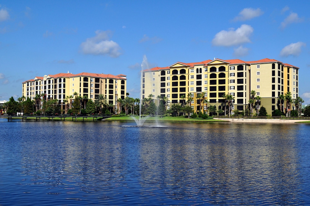 Hilton Grand Vacations Club Tuscany Village Orlando — Hotel building in Orlando, Florida
