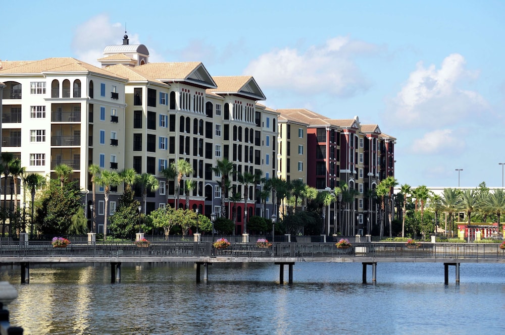 Hilton Grand Vacations Club Tuscany Village Orlando — Hotel building in Orlando, Florida
