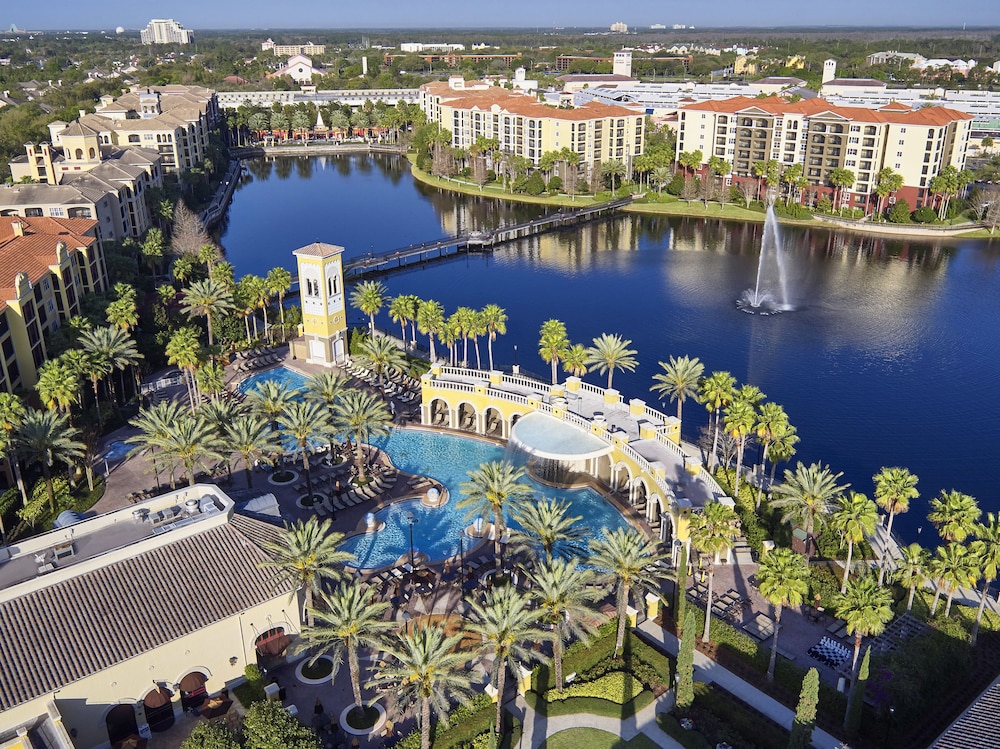 Hilton Grand Vacations Club Tuscany Village Orlando — Swimming pool in Orlando, Florida