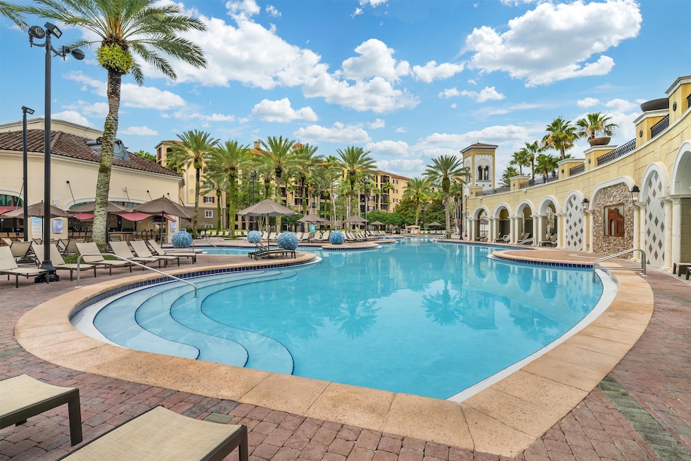 Hilton Grand Vacations Club Tuscany Village Orlando — Swimming pool in Orlando, Florida