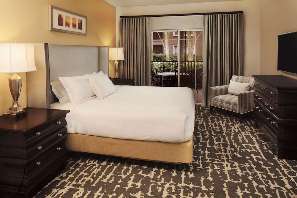 Hilton Grand Vacations Club Tuscany Village Orlando — Hotel rooms in Orlando, Florida