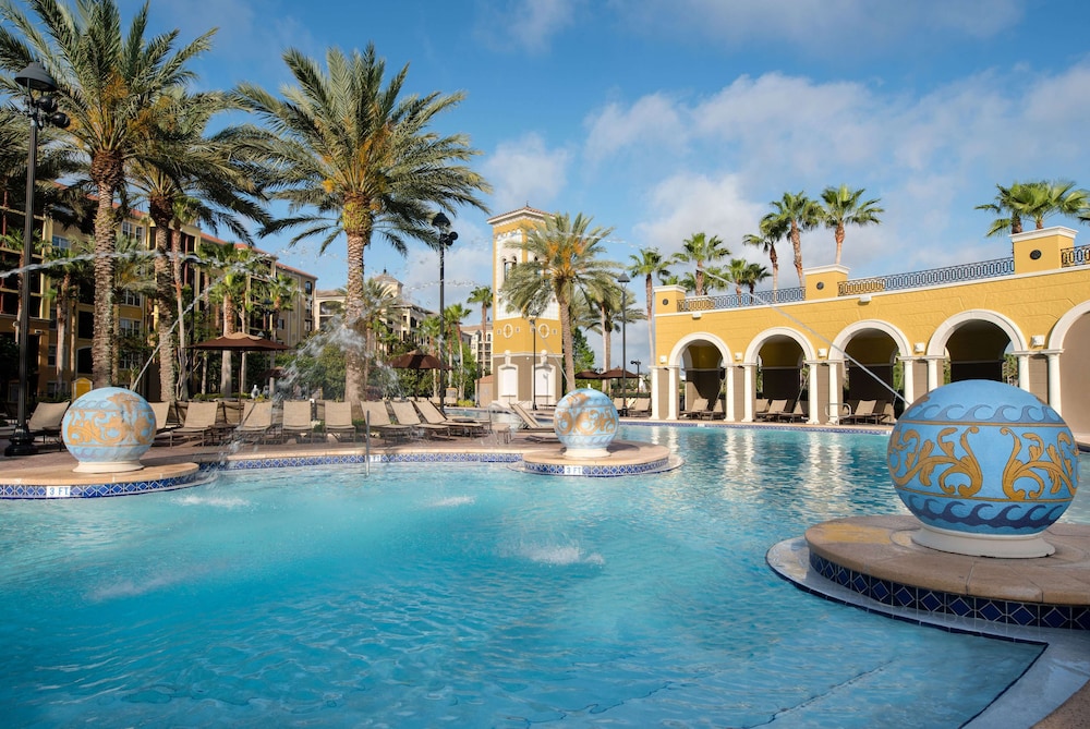 Hilton Grand Vacations Club Tuscany Village Orlando — Swimming pool in Orlando, Florida