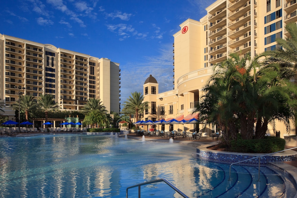 Hilton Grand Vacations Club Parc Soleil Orlando — Swimming pool in Orlando, Florida