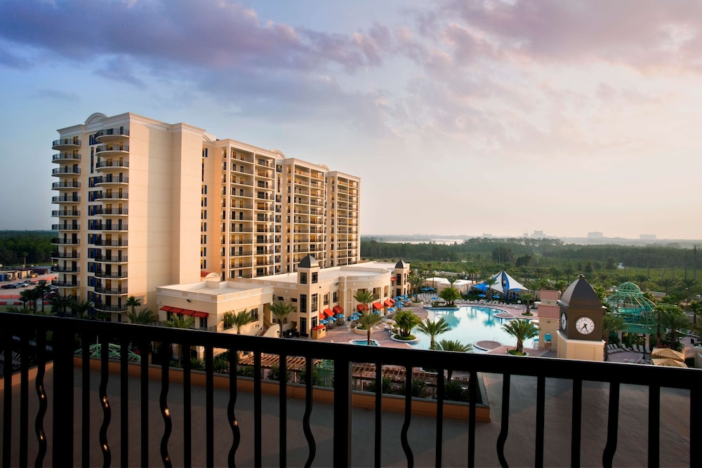 Hilton Grand Vacations Club Parc Soleil Orlando — Hotel building in Orlando, Florida