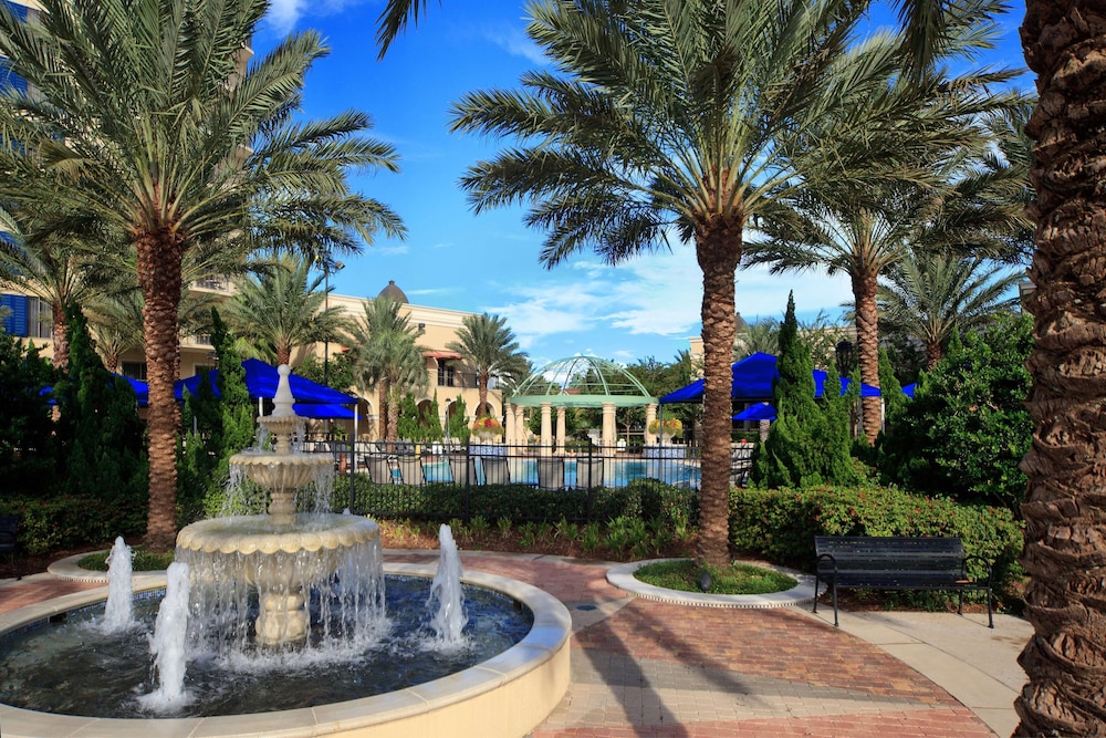 Hilton Grand Vacations Club Parc Soleil Orlando — Swimming pool in Orlando, Florida