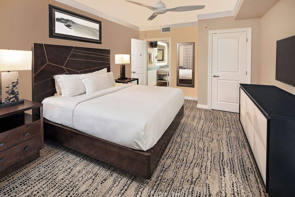 Hilton Grand Vacations Club Parc Soleil Orlando — Hotel rooms in Orlando, Florida