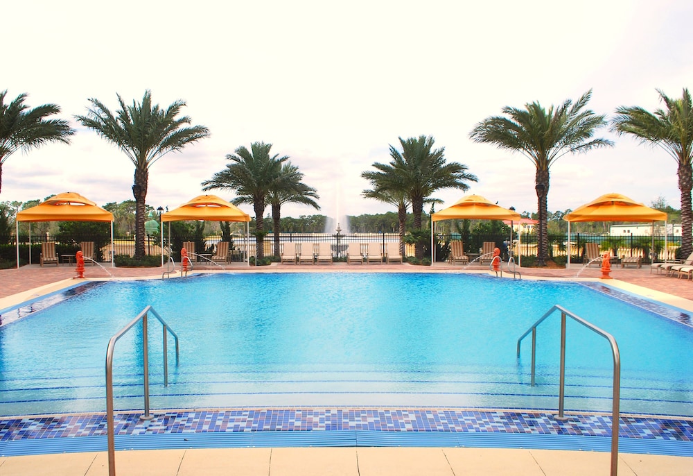 Hilton Grand Vacations Club Parc Soleil Orlando — Swimming pool in Orlando, Florida