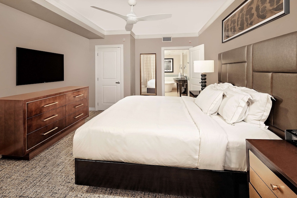 Hilton Grand Vacations Club Parc Soleil Orlando — Hotel rooms in Orlando, Florida