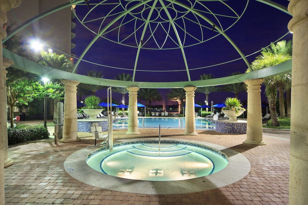 Hilton Grand Vacations Club Parc Soleil Orlando — Swimming pool in Orlando, Florida