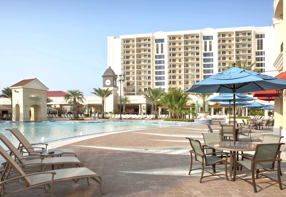 Hilton Grand Vacations Club Parc Soleil Orlando — Swimming pool in Orlando, Florida