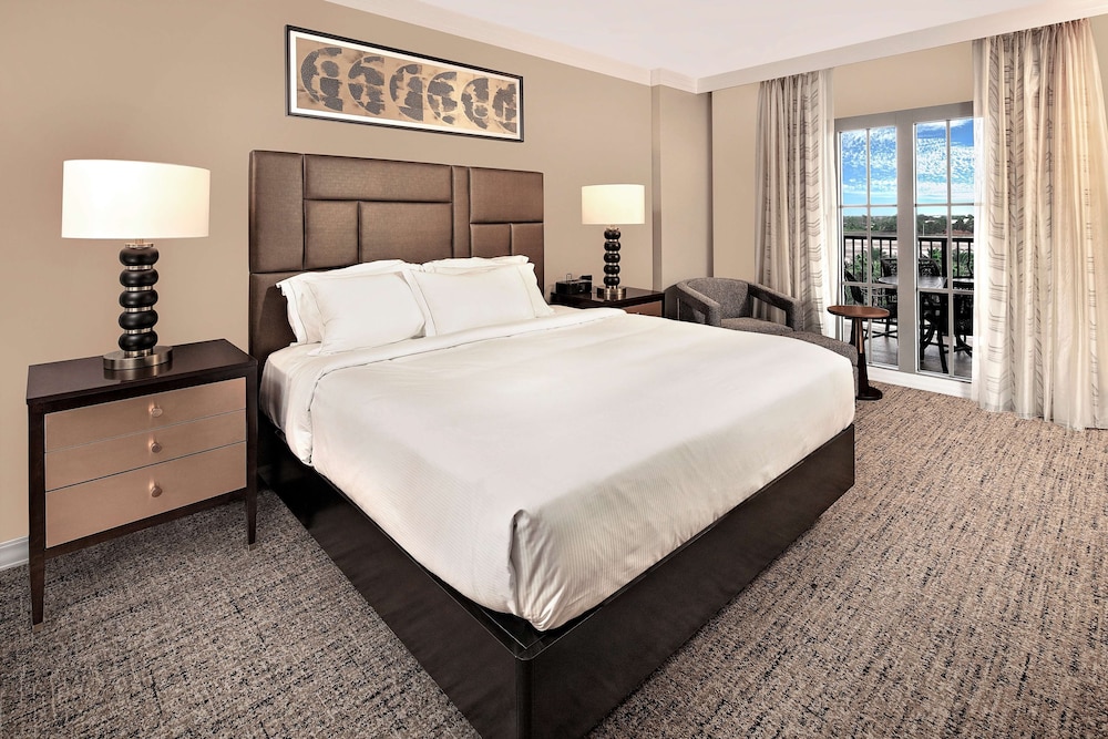 Hilton Grand Vacations Club Parc Soleil Orlando — Hotel rooms in Orlando, Florida