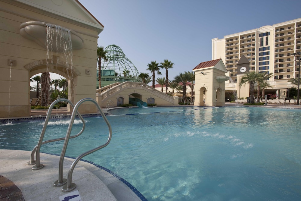 Hilton Grand Vacations Club Parc Soleil Orlando — Swimming pool in Orlando, Florida