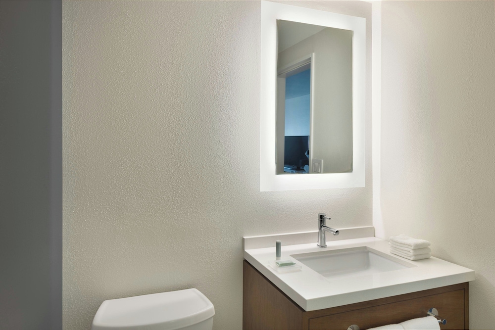 Courtyard by Marriott across Universal Orlando — Hotel rooms in Orlando, Florida