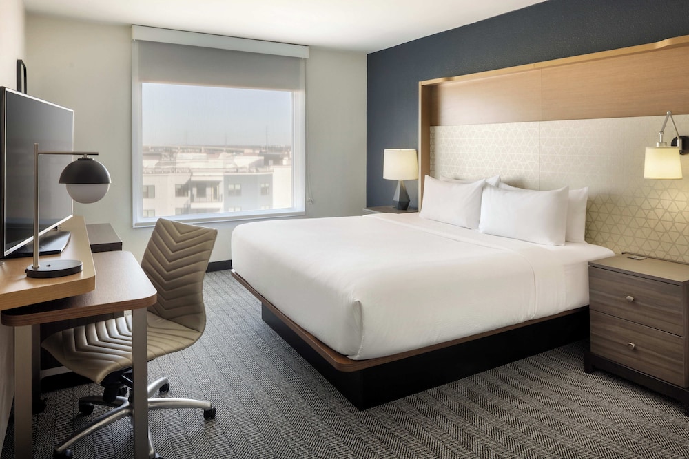 Courtyard by Marriott across Universal Orlando — Hotel rooms in Orlando, Florida