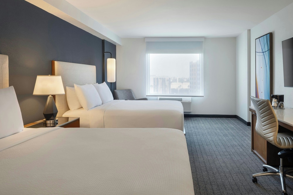 Courtyard by Marriott across Universal Orlando — Hotel rooms in Orlando, Florida