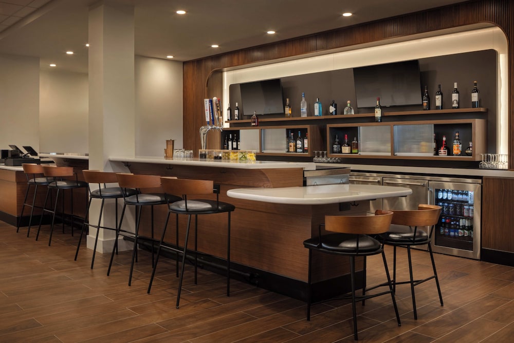 Courtyard by Marriott across Universal Orlando — Restaurant & bars in Orlando, Florida