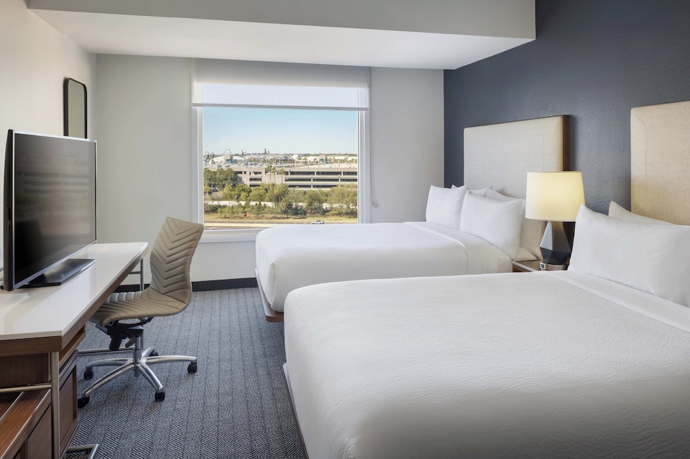 Courtyard by Marriott across Universal Orlando — Hotel rooms in Orlando, Florida