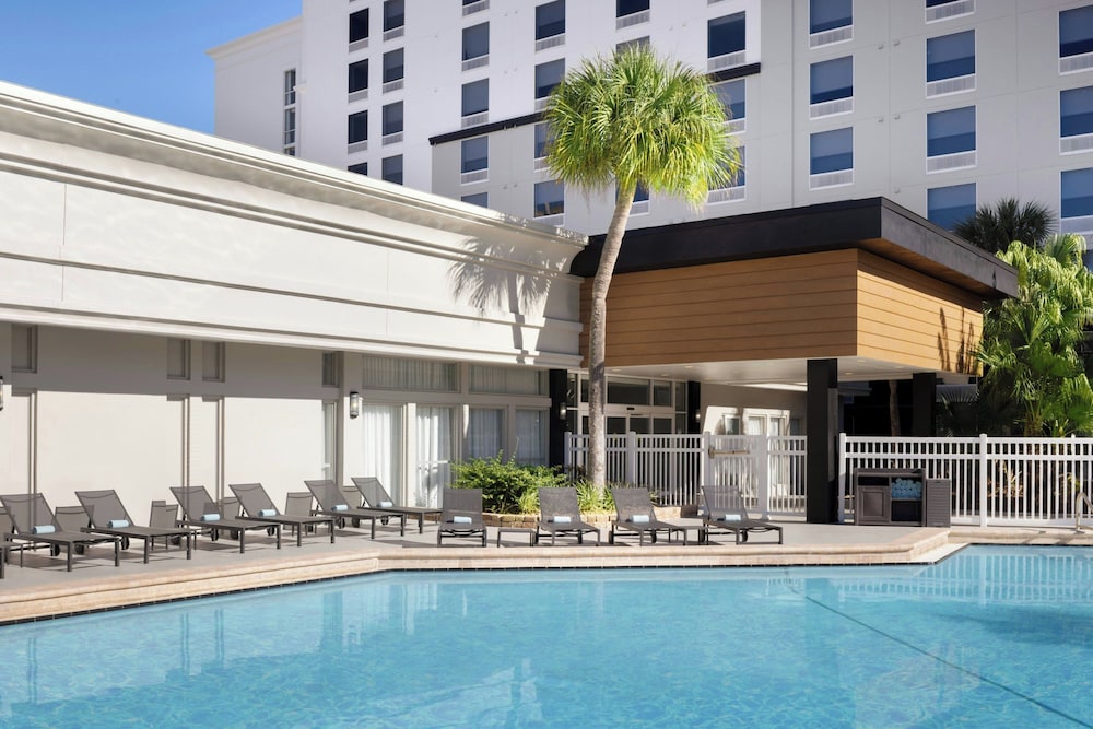 Courtyard by Marriott across Universal Orlando — Swimming pool in Orlando, Florida
