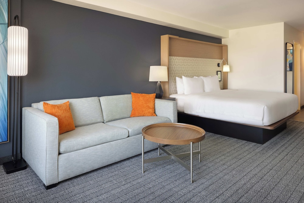 Courtyard by Marriott across Universal Orlando — Hotel rooms in Orlando, Florida