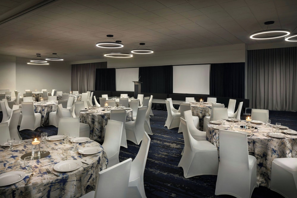 Courtyard by Marriott across Universal Orlando — Restaurant & bars in Orlando, Florida