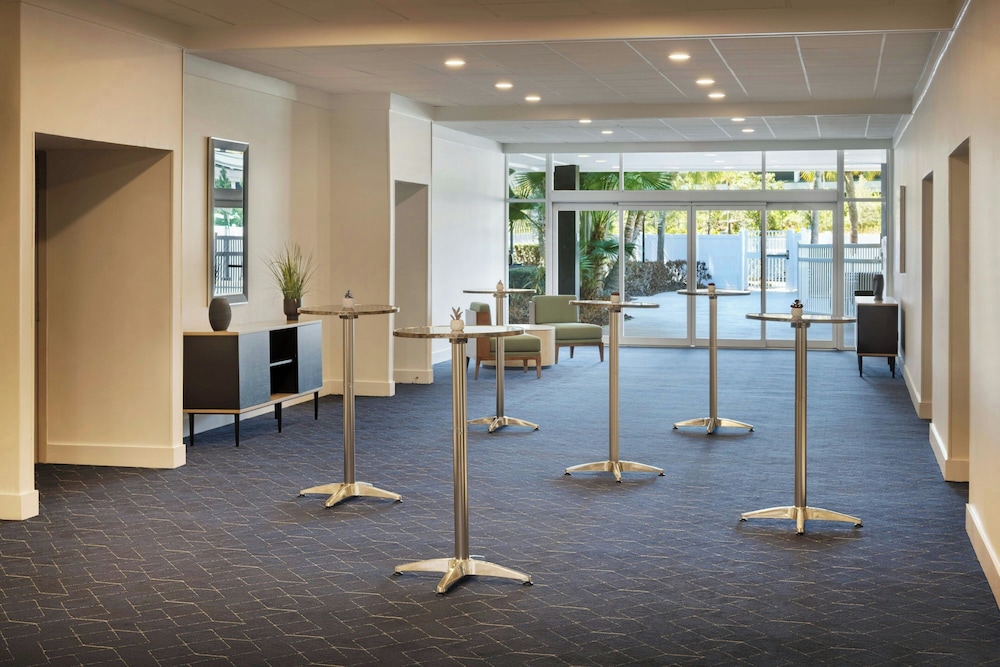 Courtyard by Marriott across Universal Orlando — Restaurant & bars in Orlando, Florida