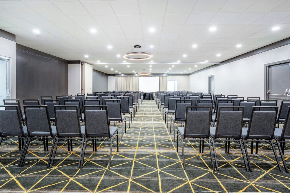 Courtyard by Marriott across Universal Orlando — Hotel building in Orlando, Florida