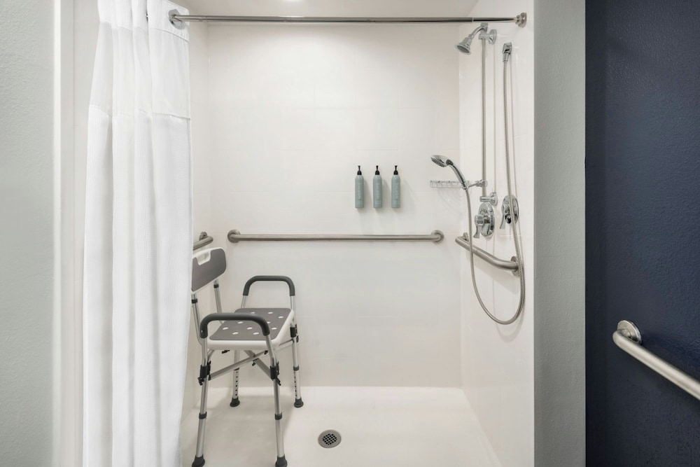 Courtyard by Marriott across Universal Orlando — Hotel rooms in Orlando, Florida