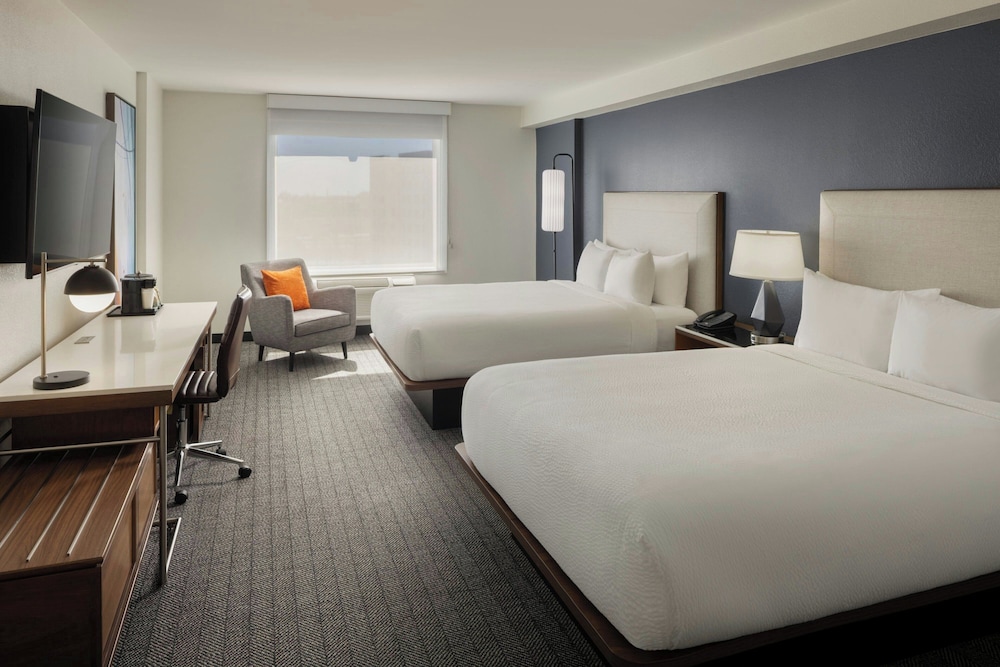 Courtyard by Marriott across Universal Orlando — Hotel rooms in Orlando, Florida