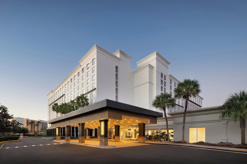 Courtyard by Marriott across Universal Orlando — Hotel building in Orlando, Florida