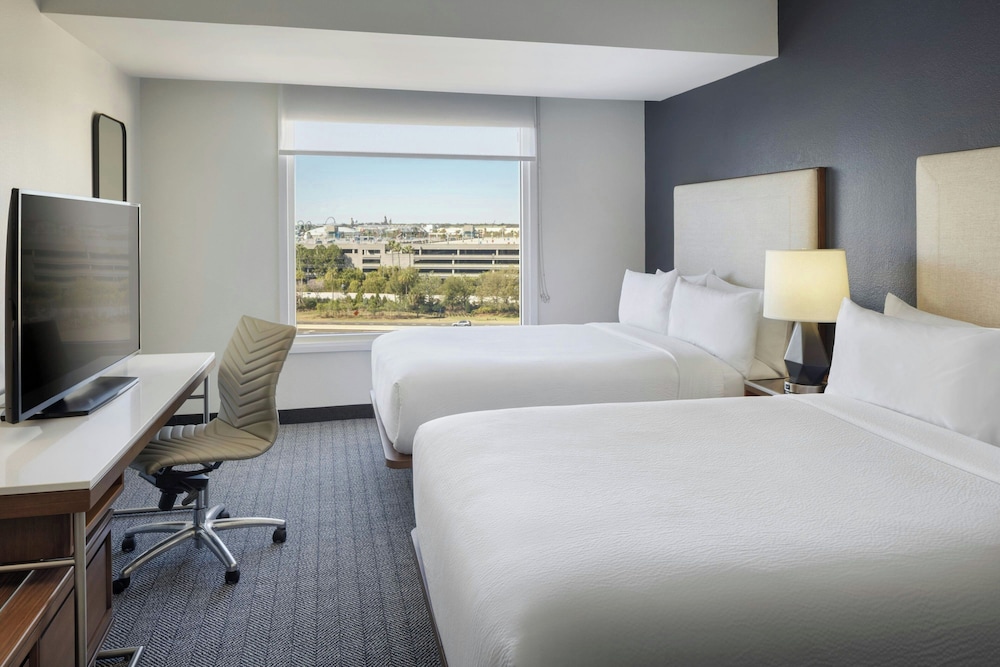 Courtyard by Marriott across Universal Orlando — Hotel rooms in Orlando, Florida