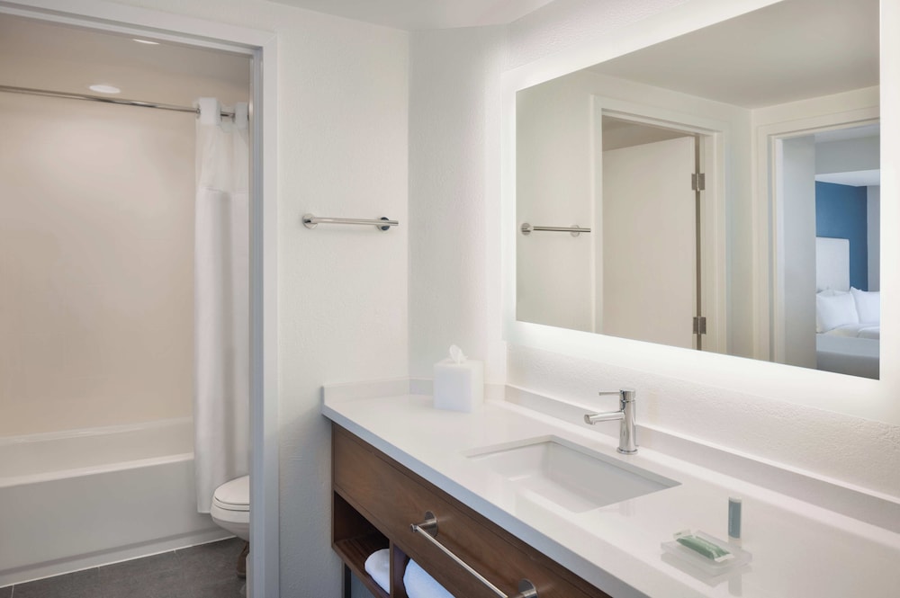 Courtyard by Marriott across Universal Orlando — Hotel rooms in Orlando, Florida