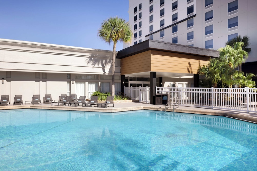 Courtyard by Marriott across Universal Orlando — Swimming pool in Orlando, Florida