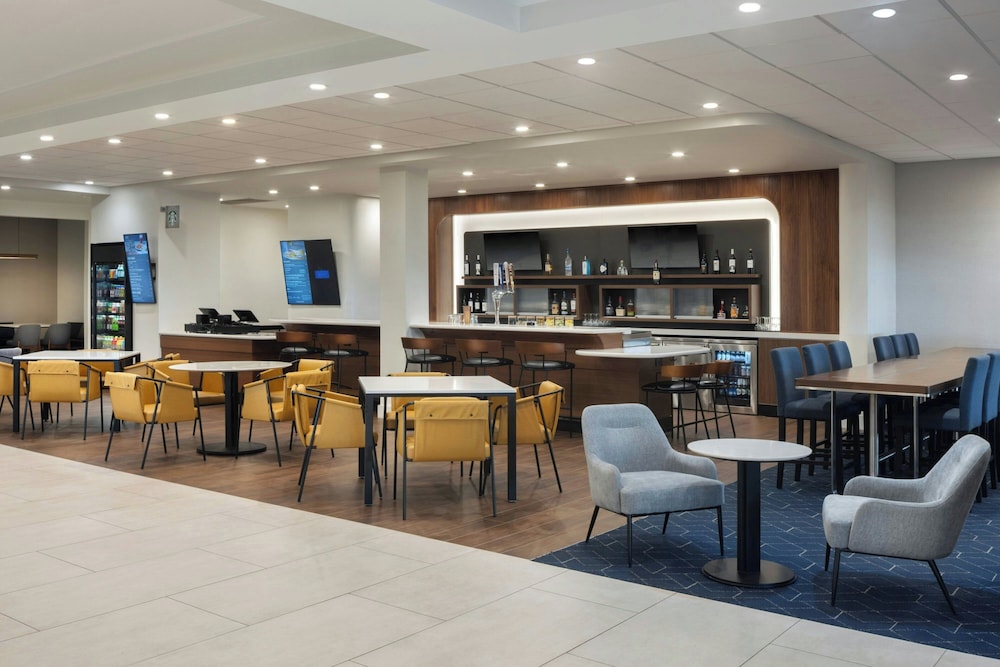 Courtyard by Marriott across Universal Orlando — Restaurant & bars in Orlando, Florida