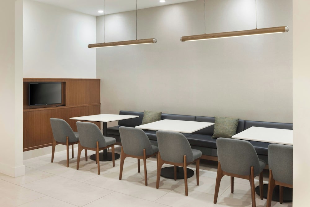Courtyard by Marriott across Universal Orlando — Restaurant & bars in Orlando, Florida