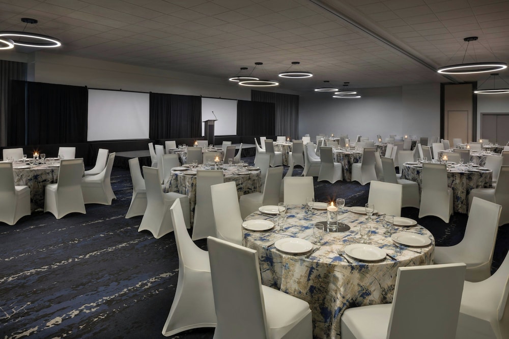 Courtyard by Marriott across Universal Orlando — Restaurant & bars in Orlando, Florida