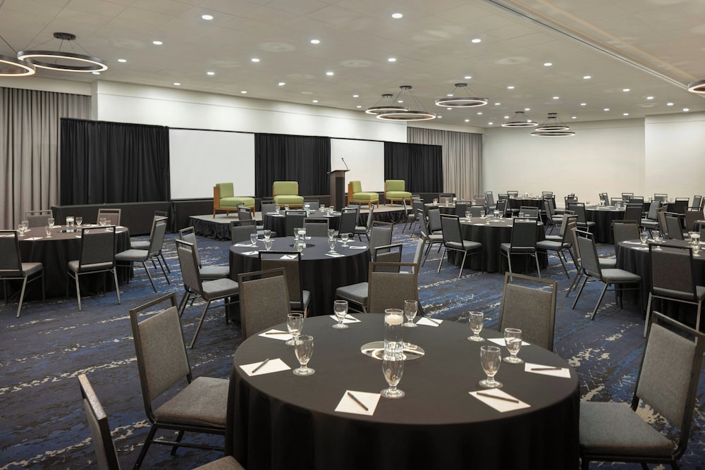 Courtyard by Marriott across Universal Orlando — Restaurant & bars in Orlando, Florida