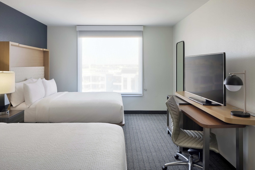 Courtyard by Marriott across Universal Orlando — Hotel rooms in Orlando, Florida