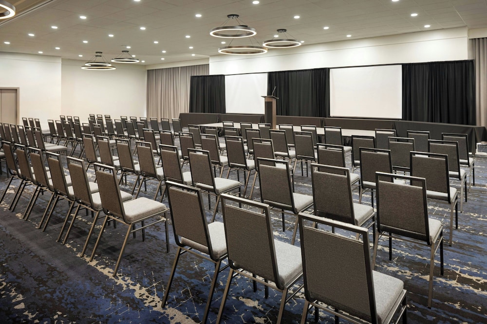 Courtyard by Marriott across Universal Orlando — Hotel building in Orlando, Florida