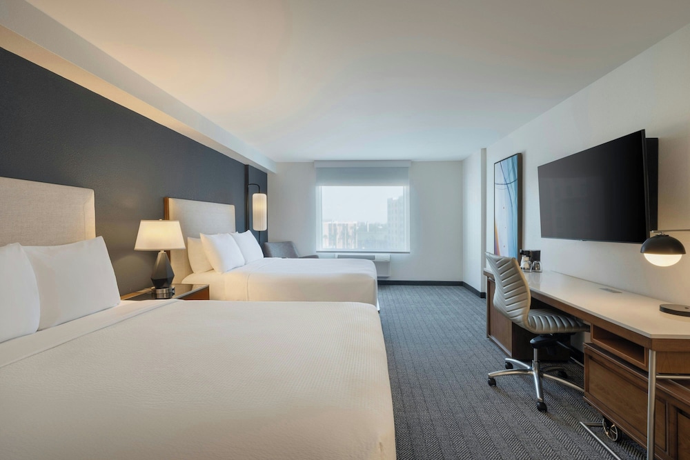 Courtyard by Marriott across Universal Orlando — Hotel rooms in Orlando, Florida