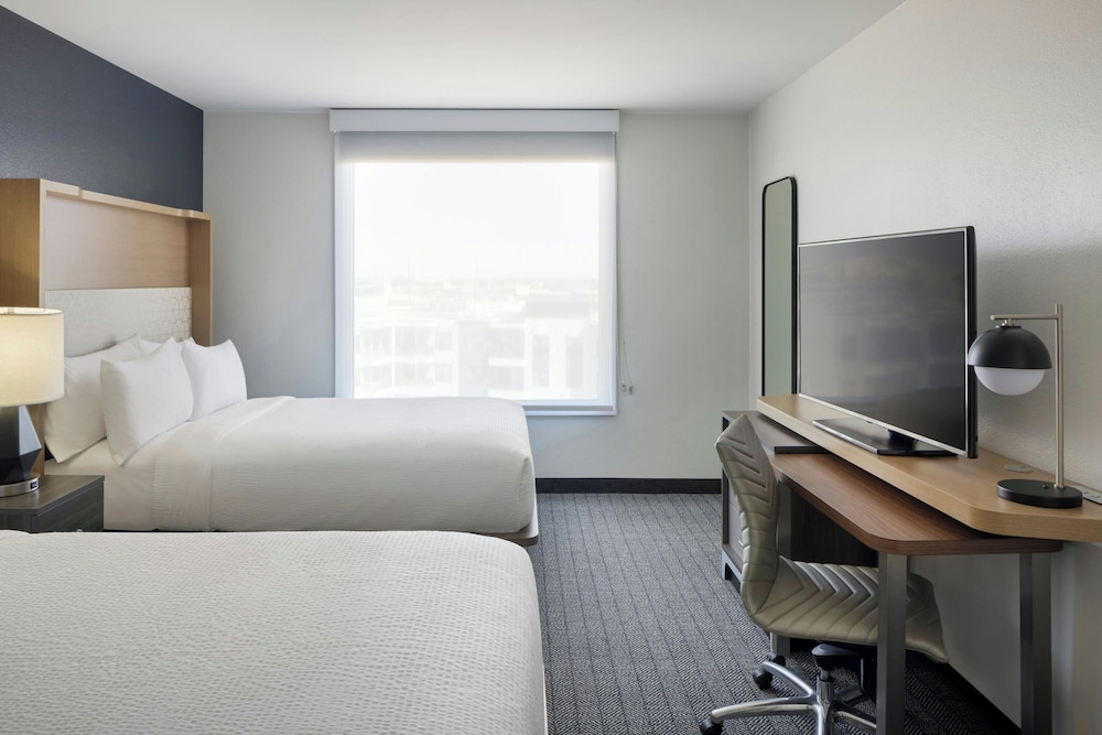 Courtyard by Marriott across Universal Orlando — Hotel rooms in Orlando, Florida