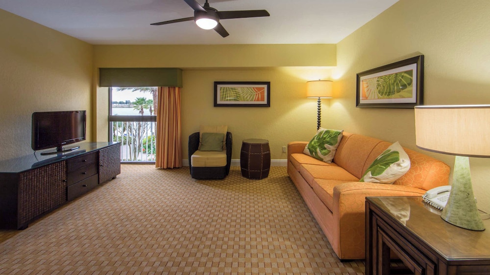 Holiday Inn Club Vacations at Orange Lake Resort by IHG — Hotel rooms in Winter Garden, Florida