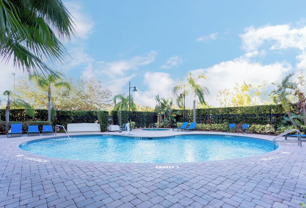 Holiday Inn Express & Suites, International Drive by IHG — Swimming pool in Orlando, Florida