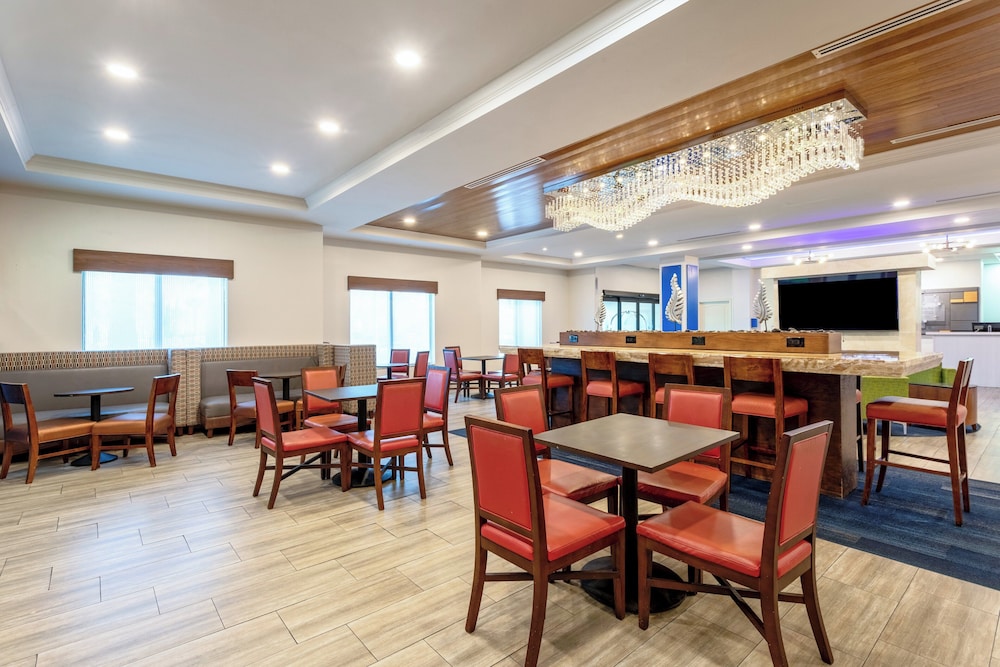 Holiday Inn Express & Suites, International Drive by IHG — Restaurant & bars in Orlando, Florida