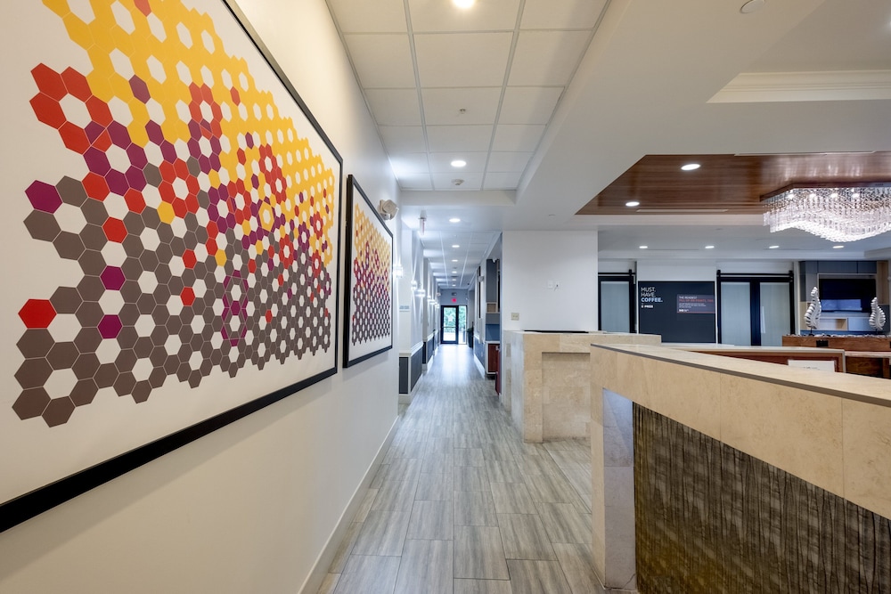 Holiday Inn Express & Suites, International Drive by IHG — Hotel building in Orlando, Florida
