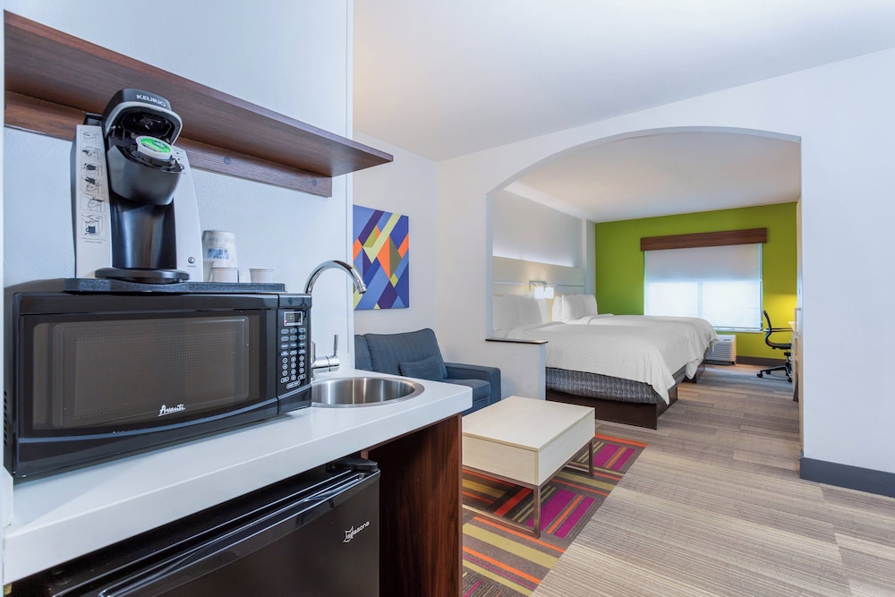 Holiday Inn Express & Suites, International Drive by IHG — Hotel rooms in Orlando, Florida