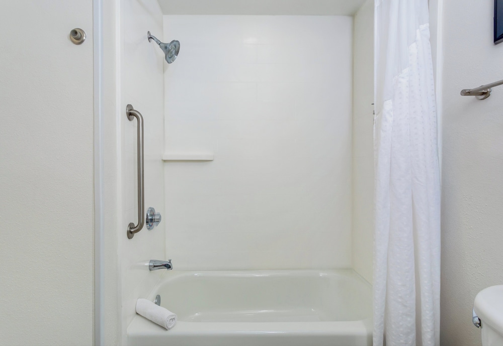 Holiday Inn Express & Suites, International Drive by IHG — Hotel rooms in Orlando, Florida