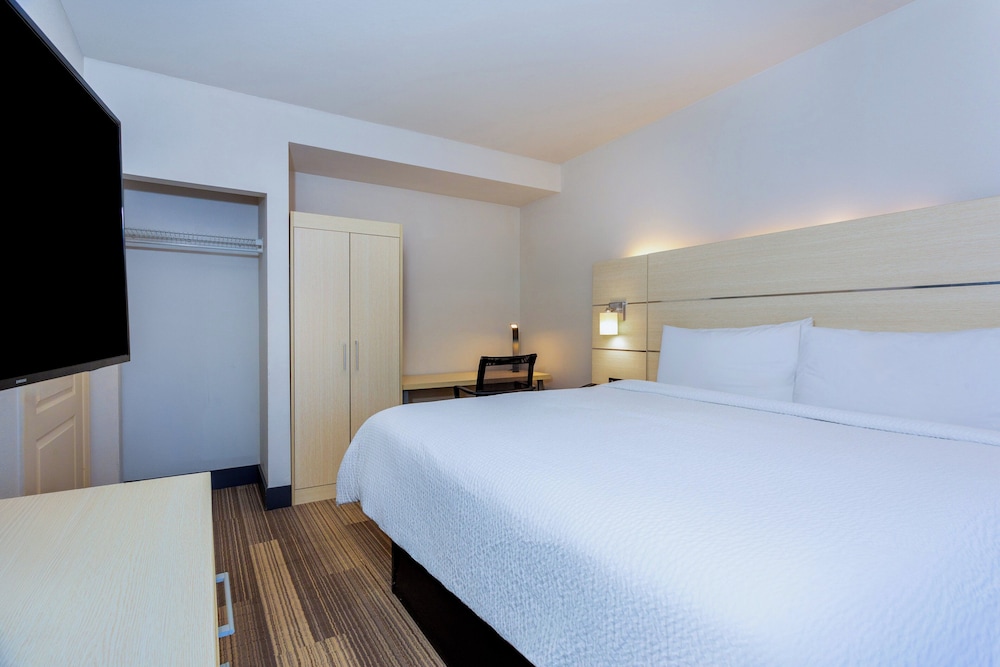 Holiday Inn Express & Suites, International Drive by IHG — Hotel rooms in Orlando, Florida