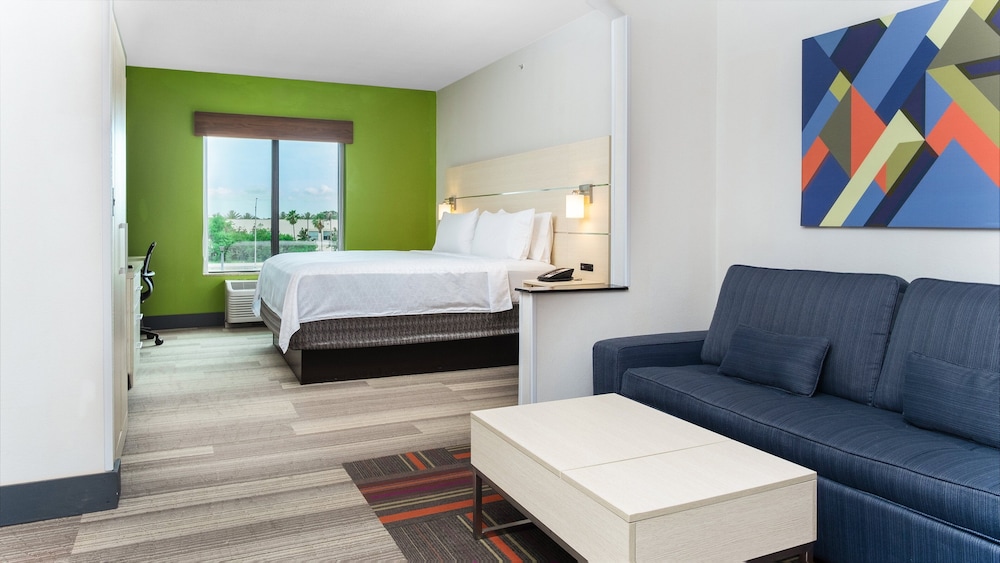 Holiday Inn Express & Suites, International Drive by IHG — Hotel rooms in Orlando, Florida