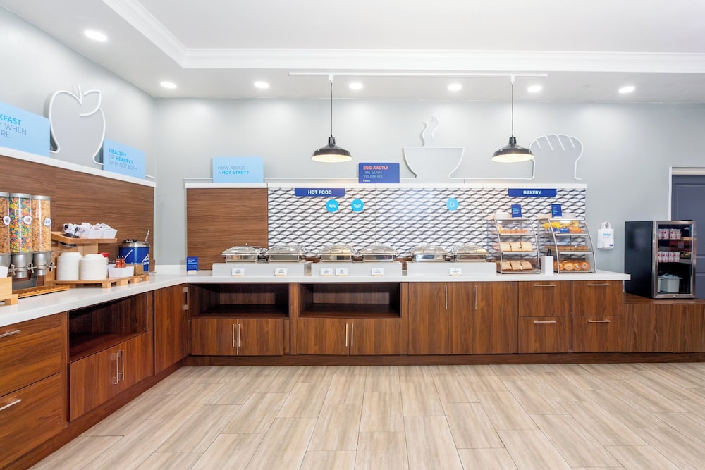 Holiday Inn Express & Suites, International Drive by IHG — Restaurant & bars in Orlando, Florida